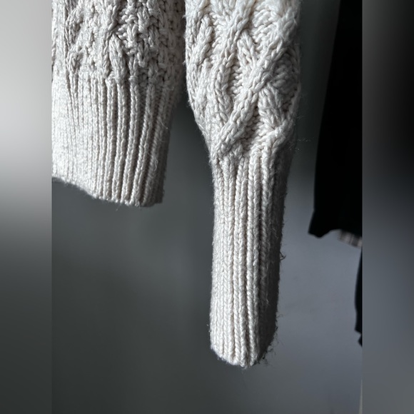 Thick Fisherman Knit Cropped White Sweater - Picture 4 of 4